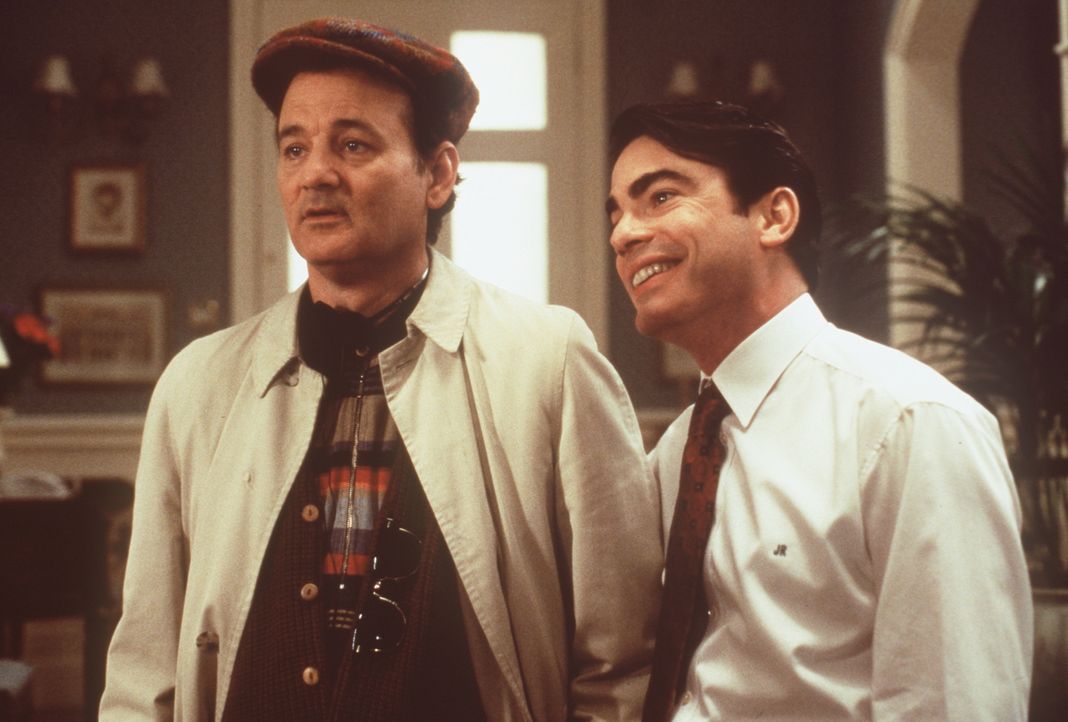 Der trottelige Überraschungsgast Wallace (Bill Murray, l.) muss unbedingt am Abend beschäftigt werden. Sein Bruder James (Peter Gallagher, r.) hat d... - Bildquelle: Warner Bros.