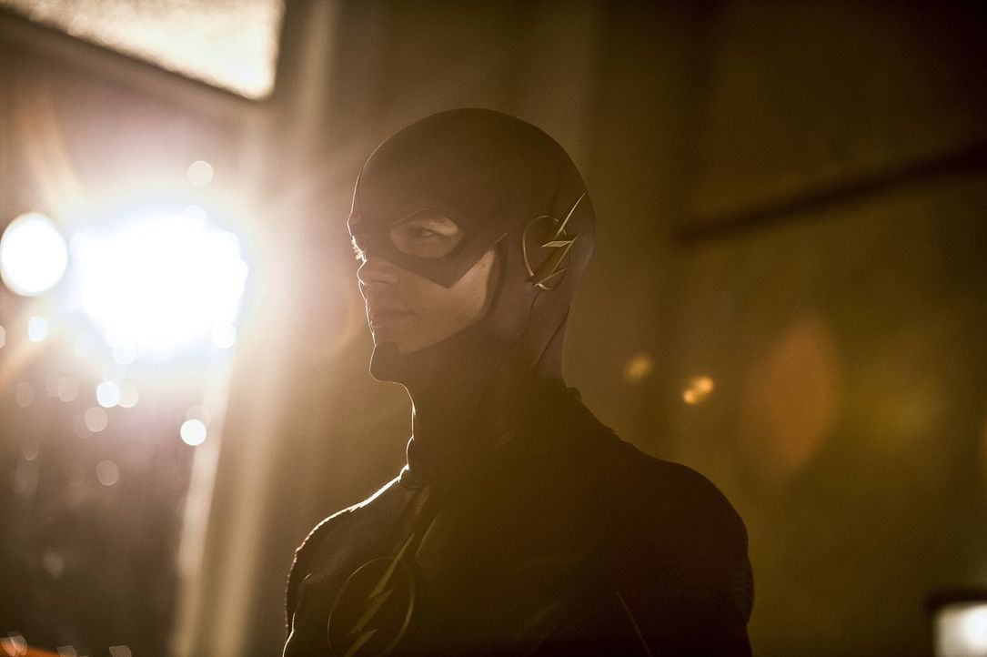 Versucht, als The Flash einen neuen Fall zu lösen: Barry (Grant Gustin) ... - Bildquelle: Warner Brothers.