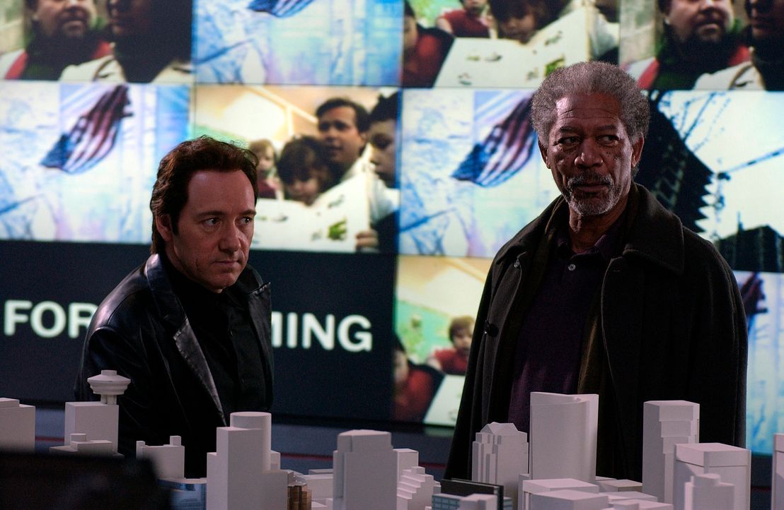 Wollen ein tödliches Wespennest ausheben: Ashford (Morgan Freeman, r.) und Wallace (Kevin Spacey, l.)  ... - Bildquelle: 2005 FILM & ENTERTAINMENT VIP MEDIENFONDS 3 GmbH & Co. KG GmbH