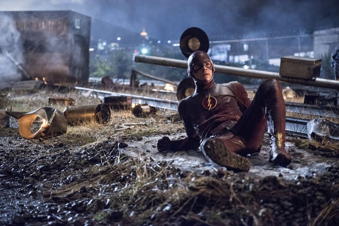 Schafft es als Flash einen Raub aufzuhalten, doch die Verbrecher können entkommen: Barry (Grant Gustin) ... - Bildquelle: Warner Brothers.