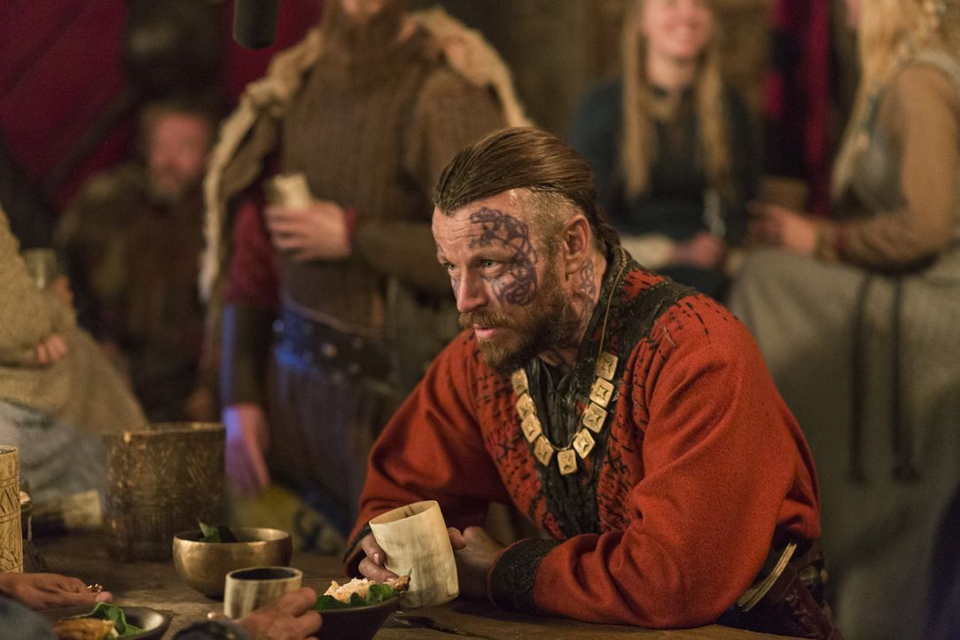 Möchte König von ganz Norwegen werden, was bedeutet, dass er Ragnar stürzen muss: König Harald Schönhaar (Peter Franzen) ... - Bildquelle: 2016 TM PRODUCTIONS LIMITED / T5 VIKINGS III PRODUCTIONS INC. ALL RIGHTS RESERVED.