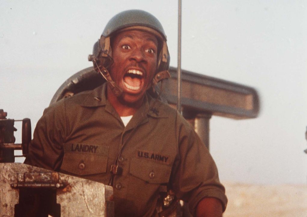 Als der Leutnant Landry (Eddie Murphy) das neue Bauteil in der Wüste Kuweits erproben soll, gerät sein Panzer völlig aus der Kontrolle ... - Bildquelle: Paramount Pictures