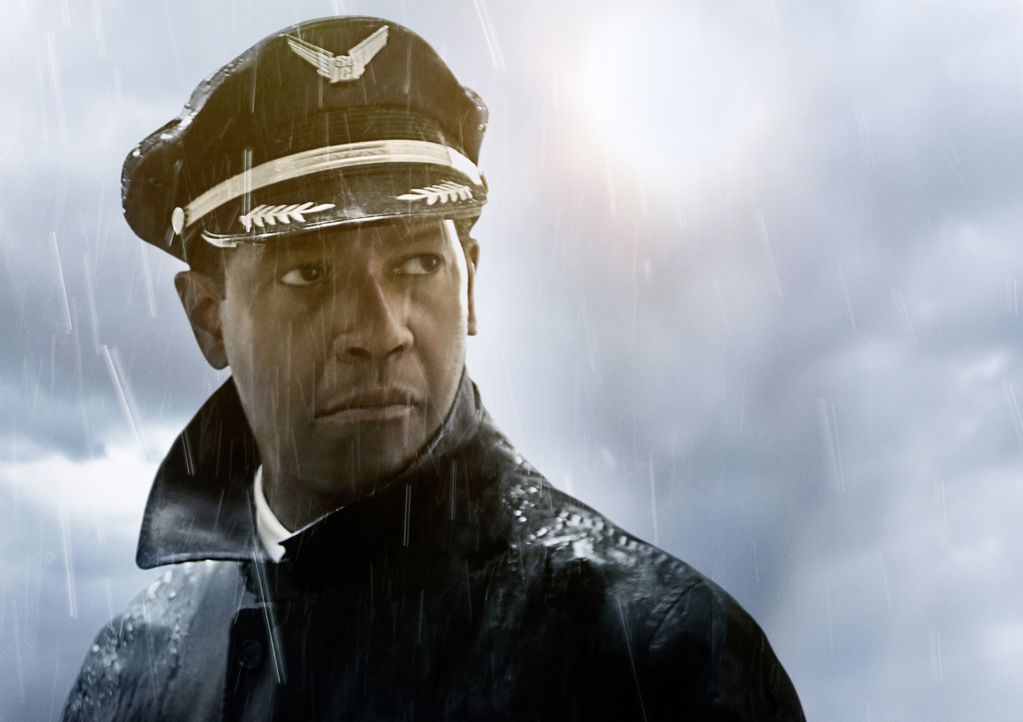 Der als Held gefeierte Pilot Whip Whitaker (Denzel Washington) muss auf einmal um seine Karriere bangen, als bekannt wird, dass er ein waghalsiges M... - Bildquelle: 2012 PARAMOUNT PICTURES. ALL RIGHTS RESERVED.