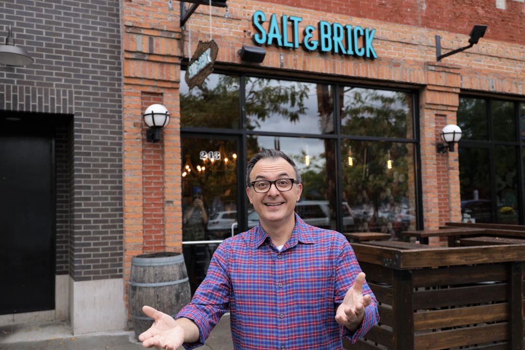 Küchenchef James Holmes zaubert im &quot;Salt &amp; Brick&quot; in Kelowna, ... - Bildquelle: LONE EAGLE ENTERTAINMENT LTD. ANIMATED LOGO PACK © 2689648 ONTARIO INC. 2019