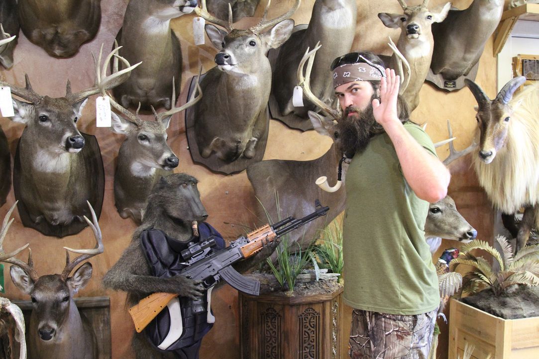 Nachdem Godwin von seinem Großonkel einen Jackalope geerbt hat, machen sich er, Jep (Foto) und der Rest der Robertson-Truppe auf zu einem Tierpräpar... - Bildquelle: 2013 A+E Networks