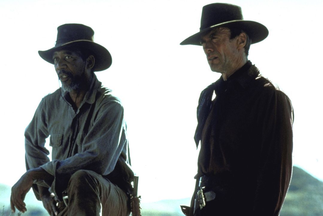 Munny (Clint Eastwood, r.) soll sich auf die Suche nach zwei Cowboys machen, die eine Prostituierte mit einer Rasierklinge brutal verstümmelt haben.... - Bildquelle: Warner Bros.