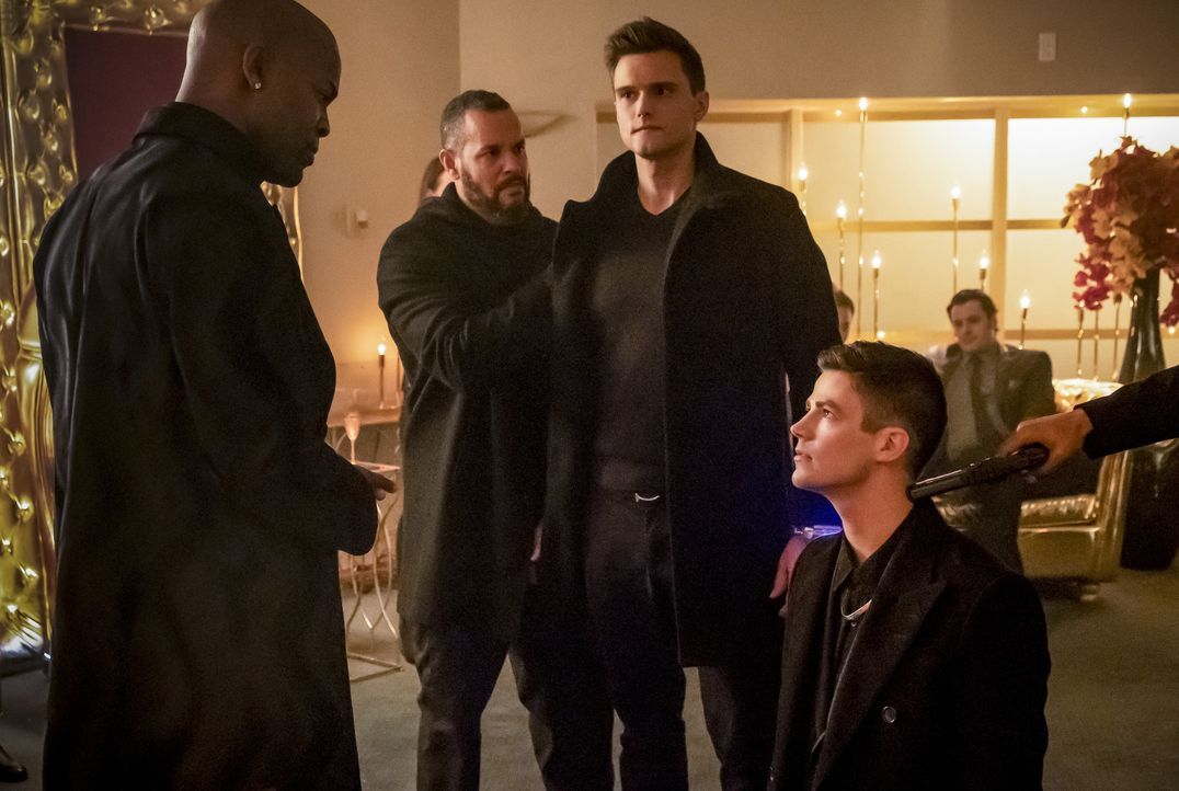 Goldface (Damion Poitier, l.); Ralph (Hartley Sawyer, 2.v.r.); Barry (Grant Gustin, r.) - Bildquelle: Katie Yu © 2018 The CW Network, LLC. All rights reserved. / Katie Yu