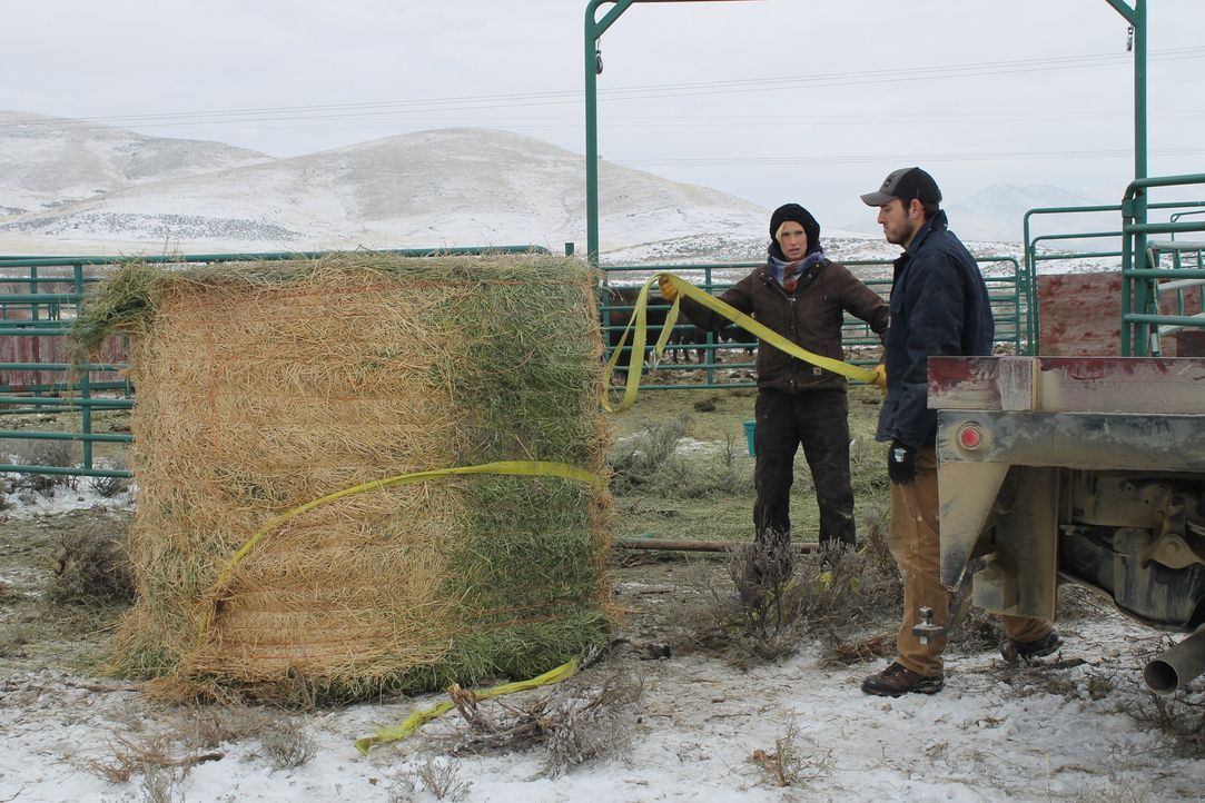 Fernab von großen Städten und anderen Menschen wollen sich Jon (r.) und Etta Smith (l.) im Nordwesten von Montana niederlassen und dort eine Ranch b... - Bildquelle: 2016,DIY Network/Scripps Networks, LLC. All Rights Reserved