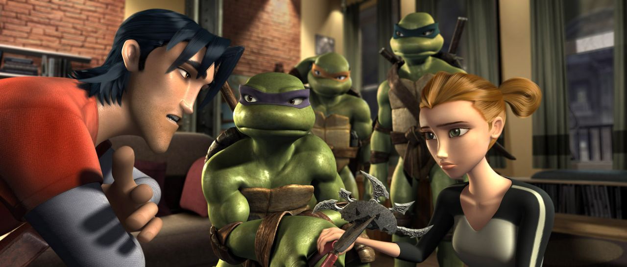 Leonardo (h. r.), Donatello (M.), Raphael (h. l.) und ihre Freunde April O’Neil (v. r.) und Casey Jones (v. l.) wissen nicht, was sie noch machen so... - Bildquelle: TOBIS Filmkunst GmbH