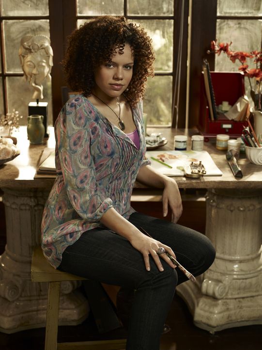 Leena (Genelle Williams) führt eine Pension in der Nähe des "Warehouse 13" und kann die Aura von Menschen und Gegenständen wie zum Beispiel Artefakt... - Bildquelle: Justin Stephens SCI FI Channel