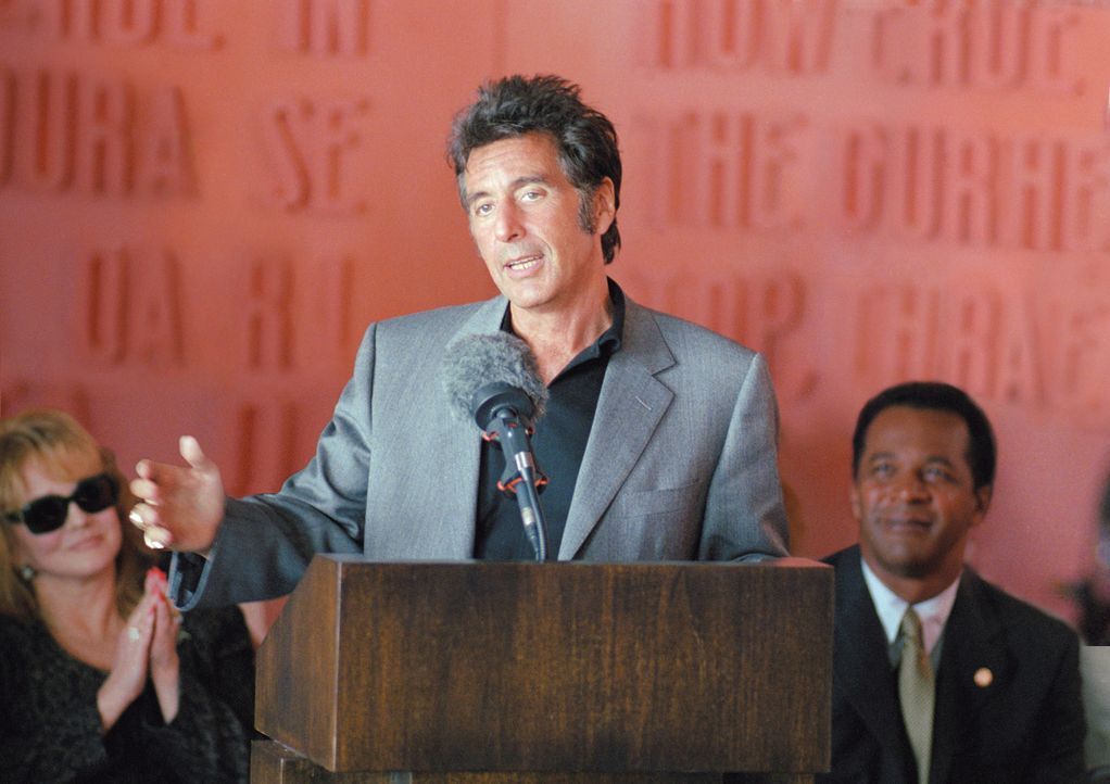 Tony D'Amato (Al Pacino, M.) trainiert schon seit über 20 Jahren die Miami Sharks. Einst waren sie erfolgreich im Football, doch derzeit läuft nicht... - Bildquelle: Warner Brothers
