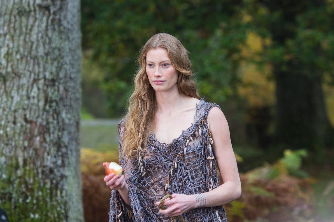 Weiß genau, was sie will: die mysteriöse Aslaug (Alyssa Sutherland) ... - Bildquelle: 2013 TM TELEVISION PRODUCTIONS LIMITED/T5 VIKINGS PRODUCTIONS INC. ALL RIGHTS RESERVED.