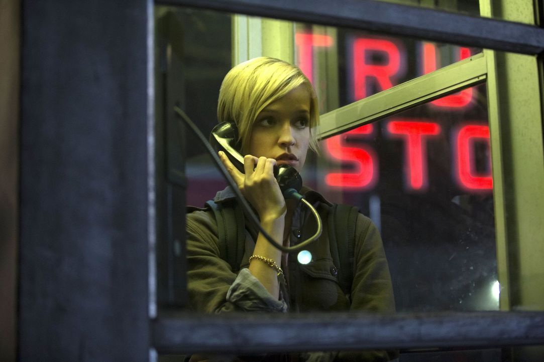 Kate (Brit Sheridan) muss erkennen, dass nicht jeder das Monster in sich so gut kontrollieren kann wie sie ... - Bildquelle: 2016 Warner Brothers