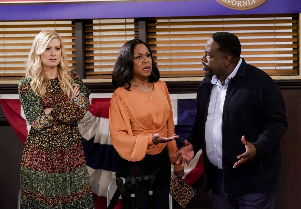 (v.l.n.r.) Gemma Johnson (Beth Behrs); Tina Butler (Tichina Arnold); Calvin Butler (Cedric the Entertainer) - Bildquelle: Monty Brinton © 2020 CBS Broadcasting, Inc. All Rights Reserved. / Monty Brinton