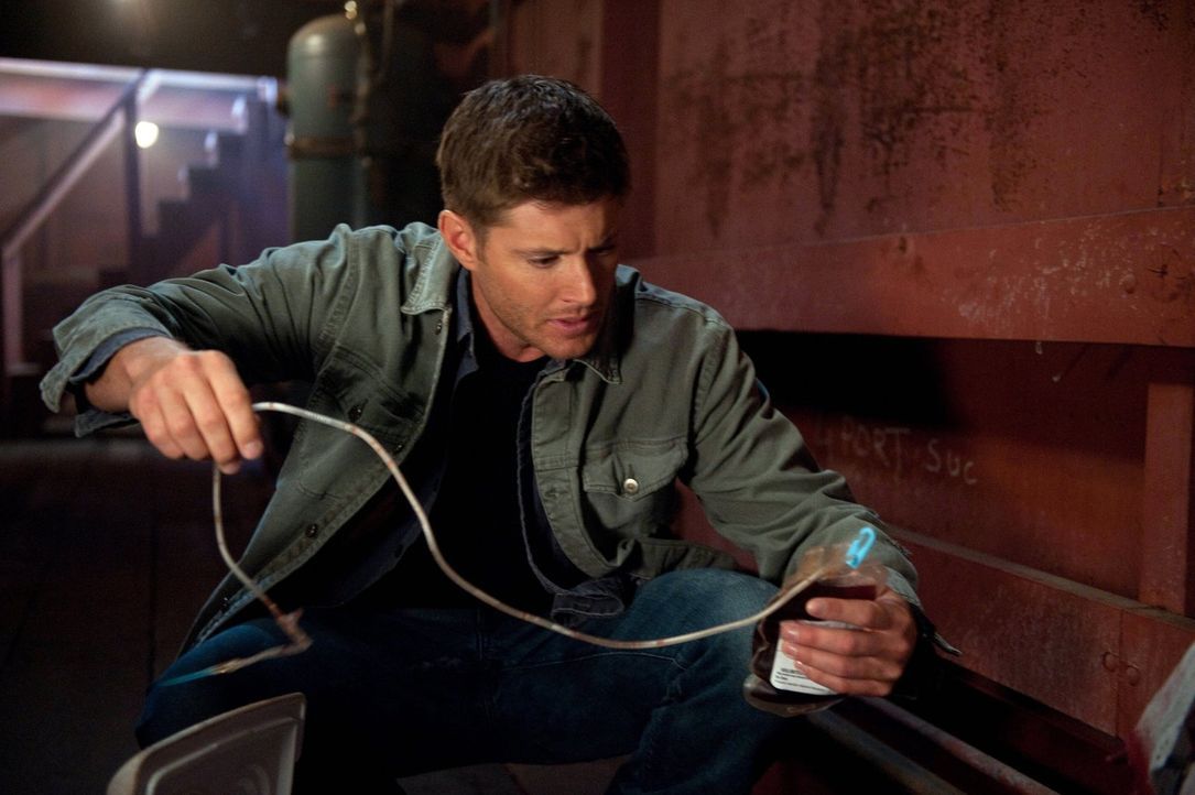 Weiß Dean (Jensen Ackles) wirklich, worauf er sich einlässt, als er Benny zu Hilfe kommt? - Bildquelle: Warner Bros. Television