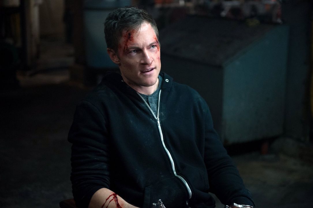 In Ketten gelegt und gefoltert: Gadreel (Tahmoh Penikett) fühlt sich in sein Gefägnis im Himmel zurück versetzt. Doch werden die Winchesters ihn wir... - Bildquelle: 2013 Warner Brothers