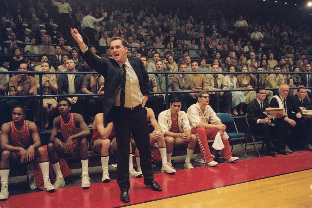 1966: Für Basketballtrainer Don Haskins (Josh Lucas) zählt allein der Sieg. Weil seinem texanischen College das Geld für teure Spieler fehlt, rek... - Bildquelle: Disney Enterprises, Inc / Bruckheimer Films.  All rights reserved