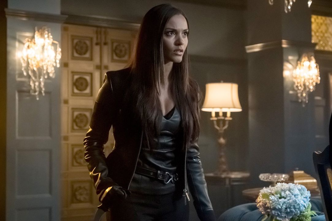 Lässt sich Tabitha (Jessica Lucas) zu einer neuen Geschäftspartnerschaft überreden? - Bildquelle: 2017 Warner Bros.