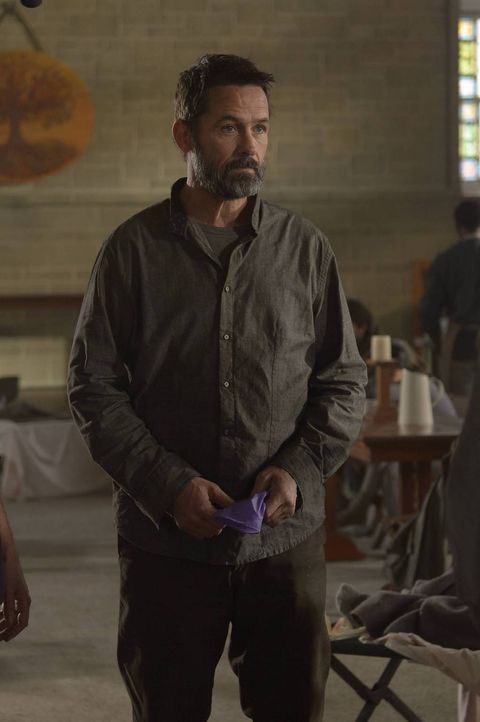 Noch immer hat Alan (Billy Campbell) keine Ahnung, dass inmitten der Gemeinschaft jemand seine ganz eigenen Ziele verfolgt und dabei vor nichts und... - Bildquelle: Philippe Bosse 2014 Syfy Media, LLC