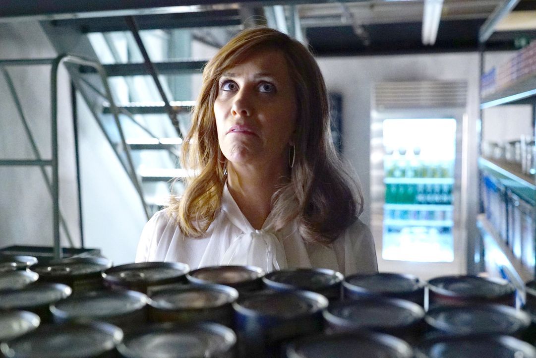 Ihr Leben verändert sich schlagartig, als der Virus die Menschen nach und nach ausrottet: Pamela (Kristen Wiig) ... - Bildquelle: Kevin Estrada 2017 Fox and its related entities. All rights reserved.