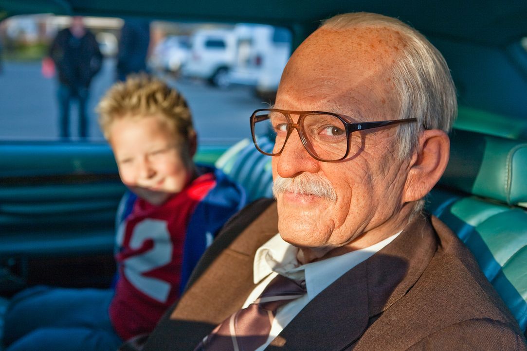 Führen nichts Gutes im Schilde: der 86-jährige Irving (Johnny Knoxville, r.) und sein Enkel Billy (Jackson Nicoll, l.) ... - Bildquelle: Sean Cliver MMXIII Paramount Pictures Corporation.  All Rights Reserved.