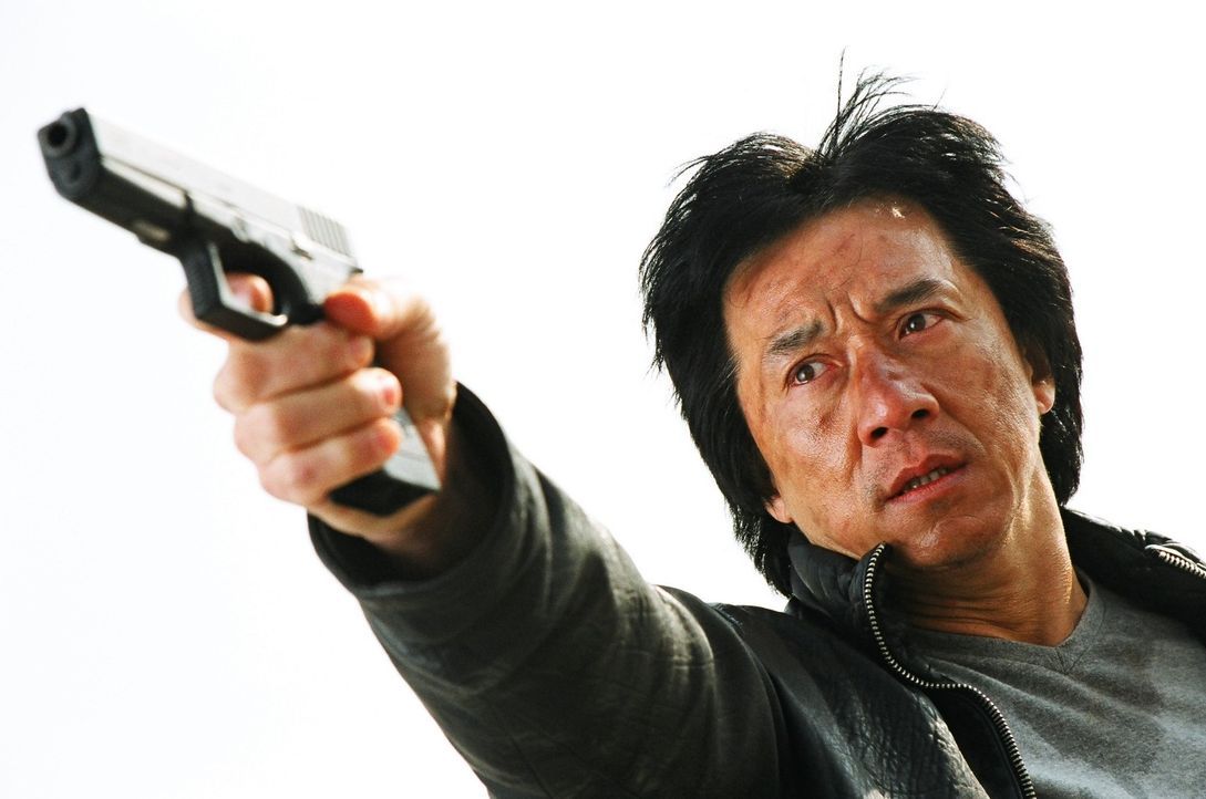 Gemeinsam mit seinem Kollegen tritt Inspektor Wing (Jackie Chan) den Kampf gegen die durchgedrehte Bande von Jugendlichen an, die sich einen Spaß da... - Bildquelle: E.M.S.
