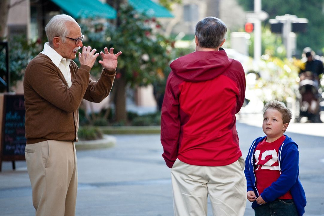 Der 86-jährige Irving (Johnny Knoxville, l.) reist mit seinem Enkel Billy (Jackson Nicoll, r.) durch die Lande und versetzt Amerika in Angst und Sch... - Bildquelle: Sean Cliver MMXIII Paramount Pictures Corporation.  All Rights Reserved.