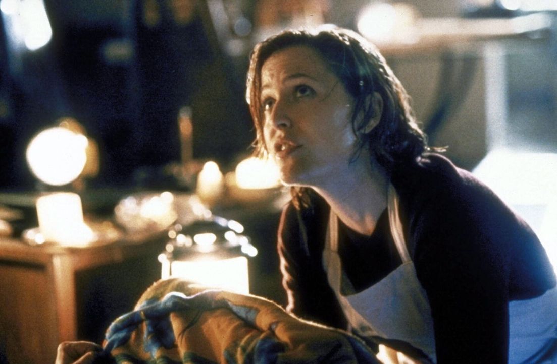 Scully (Gillian Anderson) gerät während eines Hurrikans in Lebensgefahr. - Bildquelle: TM +   2000 Twentieth Century Fox Film Corporation. All Rights Reserved.