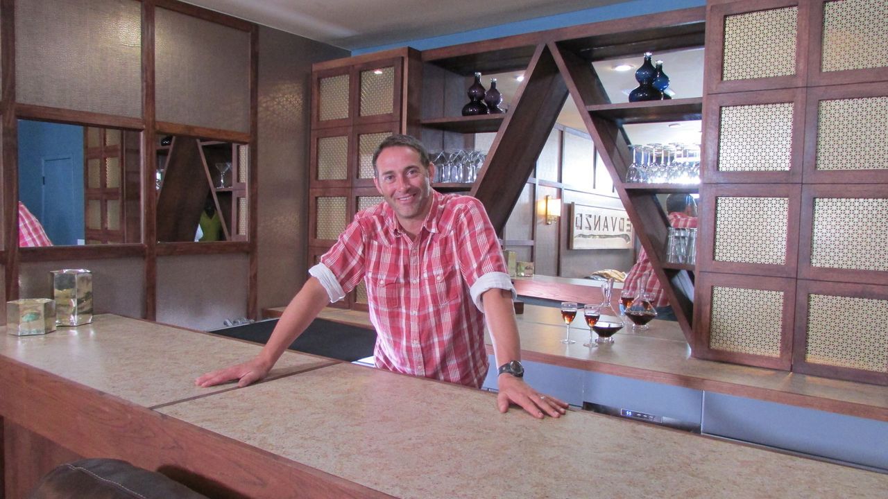 (11. Staffel) - Wer Josh Temples Hilfe annimmt, erhält innerhalb von 3 Tagen einen komplett neu gestalteten Raum. Allerdings muss ihm der Kunde blin... - Bildquelle: 2015, DIY Network/Scripps Networks, LLC. All Rights Reserved.
