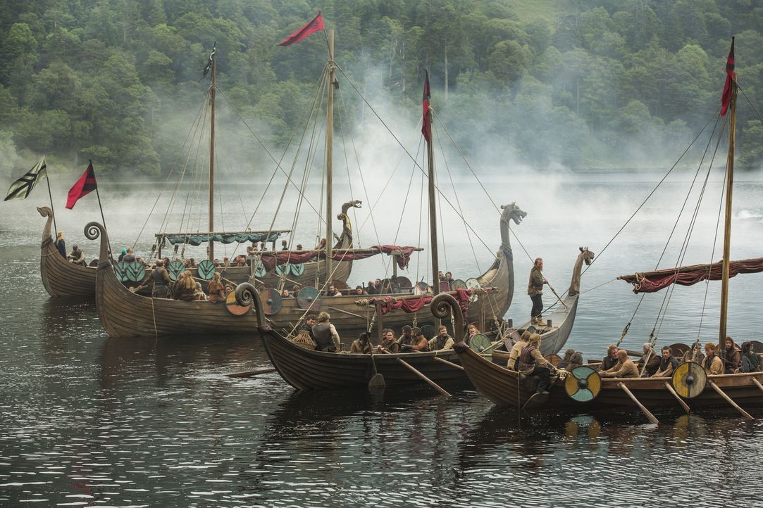 Die Wikinger segeln unter der Führung von Ragnar erneut nach Wessex, um das Land einzufordern, das König Ecbert ihnen im Gegenzug für die Söldner ve... - Bildquelle: 2015 TM PRODUCTIONS LIMITED / T5 VIKINGS III PRODUCTIONS INC. ALL RIGHTS RESERVED.