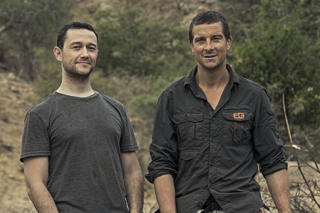 Joseph Gordon-Levitt (l.); Bear Grylls (r.) - Bildquelle: © 2017, Electus and ES2 Productions, LLC