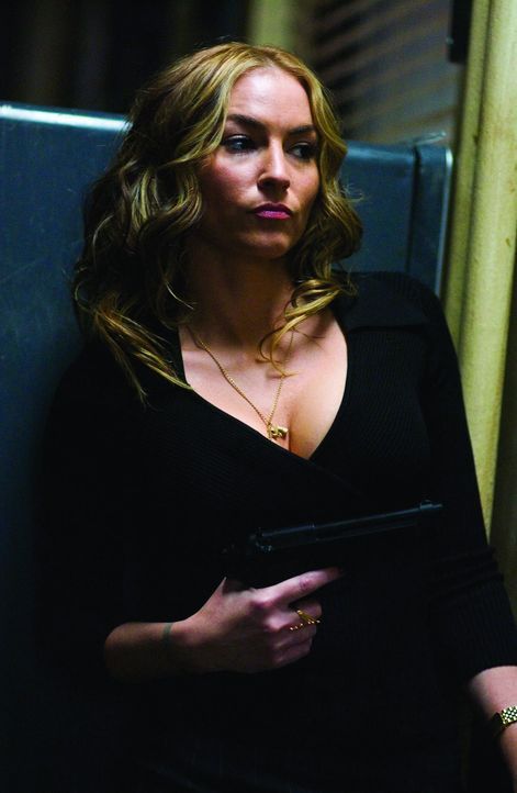 Gerät ins Visier skrupelloser Gangster: Polizeisekretärin Iris Ferry (Drea de Matteo) ...