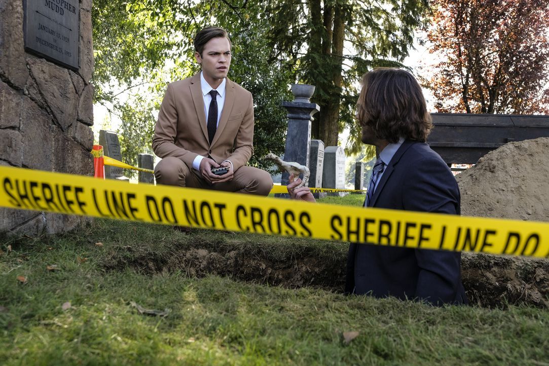 Jack (Alexander Calvert, l.); Sam Winchester (Jared Padalecki, r.) - Bildquelle: Bettina Strauss 2017 The CW Network, LLC. All Rights Reserved / Bettina Strauss