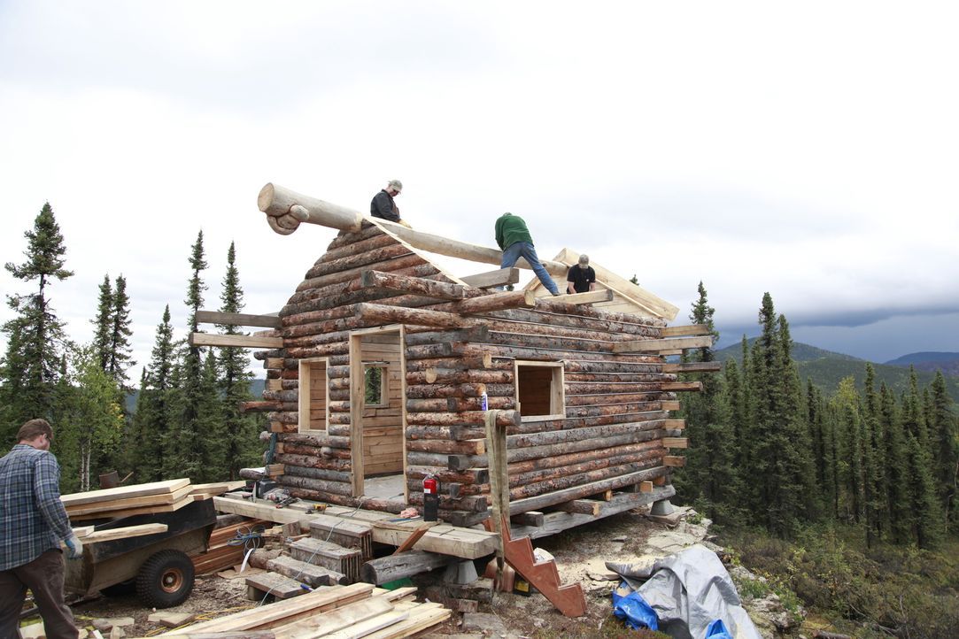 Weit entfernt von der nächsten Zivilisation möchte Bruce Ward ein Holzhaus für sich und seine Familie bauen, um das Leben in der Natur in vollen Züg... - Bildquelle: 2015, DIY Network/Scripps Networks, LLC. All Rights Reserved.