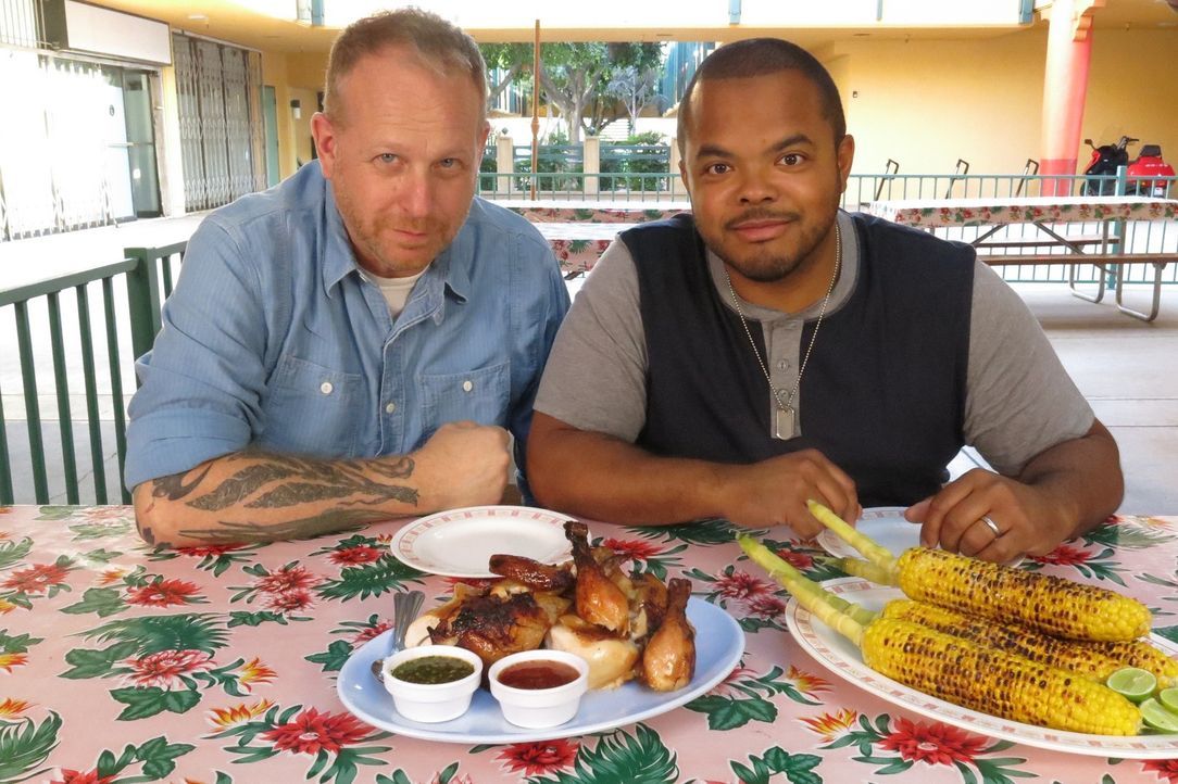 Roger Mooking (r.) - Bildquelle: 2016,Cooking Channel, LLC. All Rights Reserved.