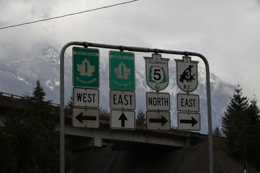 Der Coquihalla Highway in Kanada gehört zu den gefährlichsten Schnellstraßen der Welt. Raues Wetter und Steinschläge machen sie selbst für erfahrene... - Bildquelle: Beyond Distribution