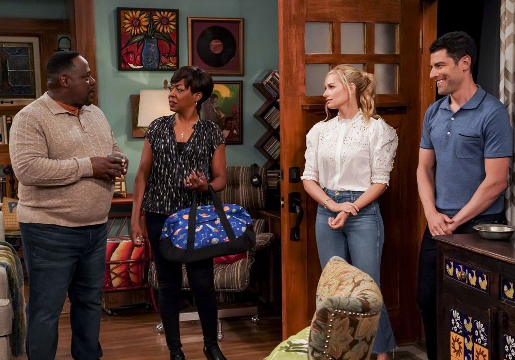 (v.l.n.r.) Calvin Butler (Cedric the Entertainer); Tina Butler (Tichina Arnold); Gemma Johnson (Beth Behrs); Dave Johnson (Max Greenfield) - Bildquelle: Monty Brinton © 2018 CBS Broadcasting, Inc. All Rights Reserved. / Monty Brinton