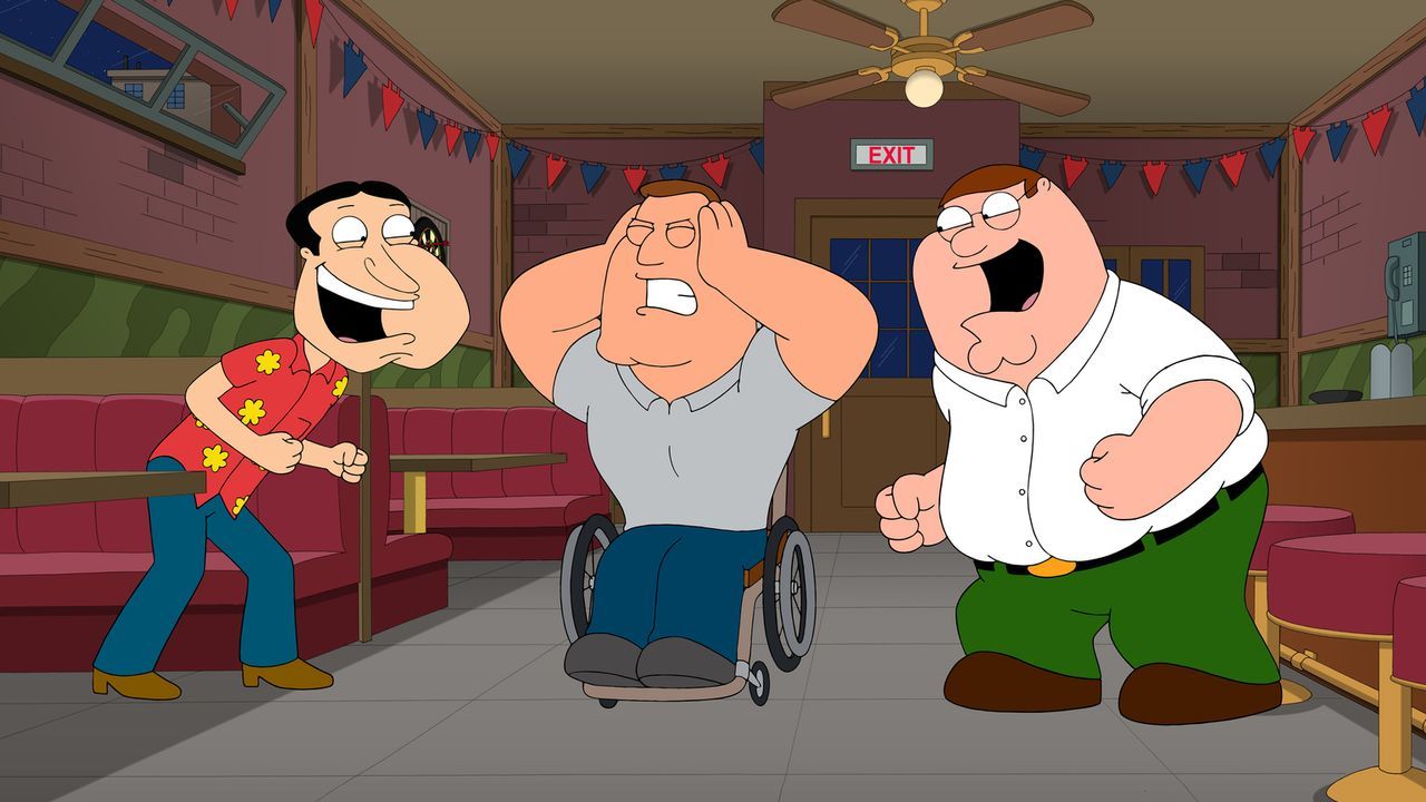 Als Peter (r.) und Quagmire (l.) in einen Streit geraten, sieht sich Joe (M.) außerstande, den Streit zwischen den beiden zu schlichten ... - Bildquelle: 2014 Twentieth Century Fox Film Corporation. All rights reserved.
