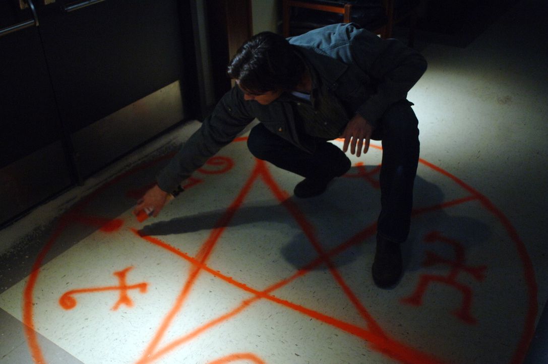 Ein neues mysteriösen Abenteuer wartet auf Sam (Jared Padalecki) und Dean ... - Bildquelle: Warner Bros. Television