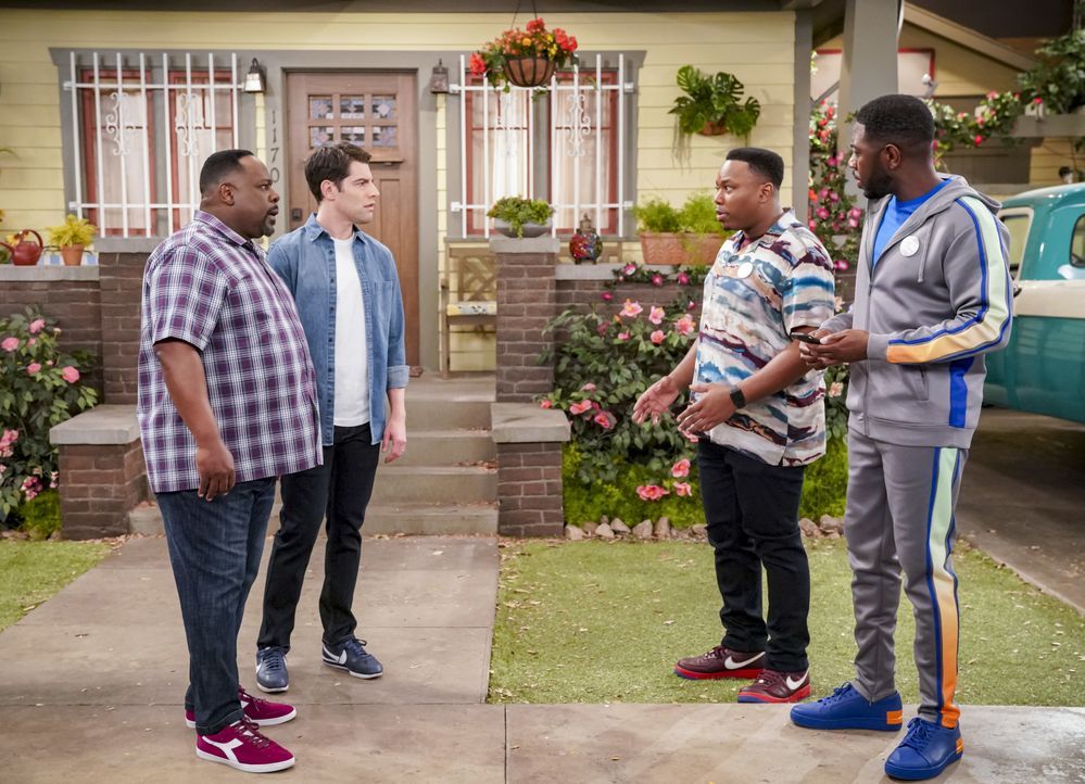 (v.l.n.r.) Calvin Butler (Cedric the Entertainer); Dave Johnson (Max Greenfield); Marty Butler (Marcel Spears); Malcolm Butler (Sheaun McKinney) - Bildquelle: Ron P. Jaffe © 2020 CBS Broadcasting, Inc. All Rights Reserved. / Ron P. Jaffe