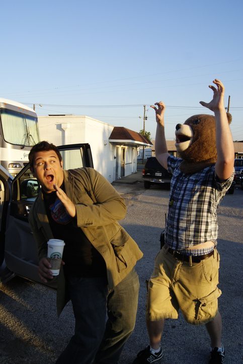 Adam Richman (l.) - Bildquelle: 2009, The Travel Channel, L.L.C./Sharp Entertainment