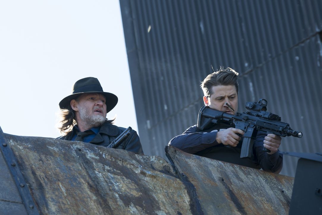 Harvey Bullock (Donal Logue, l.); James Gordon (Ben McKenzie, r.) - Bildquelle: Barbara Nitke 2019 Fox Media LLC / Barbara Nitke