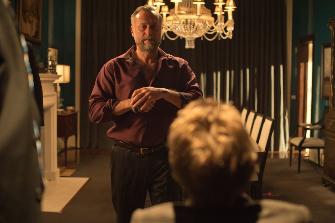 Obwohl Gangsterboss Viggo Tarasof (Michael Nyqvist) einen Haufen Auftragskiller rekrutiert, gelingt es ihm nicht, die rächende Killermaschine John W... - Bildquelle: 2014 SUMMIT ENTERTAINMENT, LLC. ALL RIGHTS RESERVED.