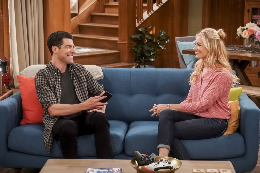 Dave Johnson (Max Greenfield, l.); Gemma Johnson (Beth Behrs, r.) - Bildquelle: Monty Brinton © 2018 CBS Broadcasting, Inc. All Rights Reserved. / Monty Brinton