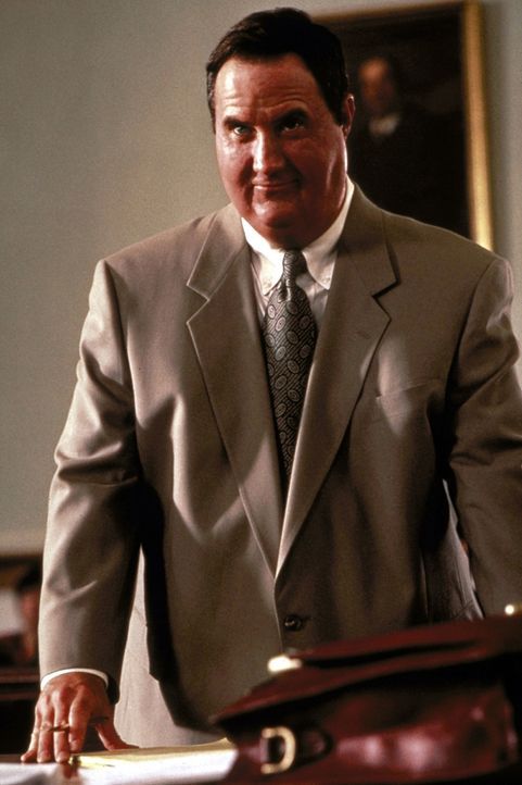 Nach einigen Drinks tötet der übergewichtige Anwalt Billy Halleck (Robert John Burke) bei einem Autounfall eine Zigeunerin. Vom Gericht wird er frei... - Bildquelle: Paramount Pictures