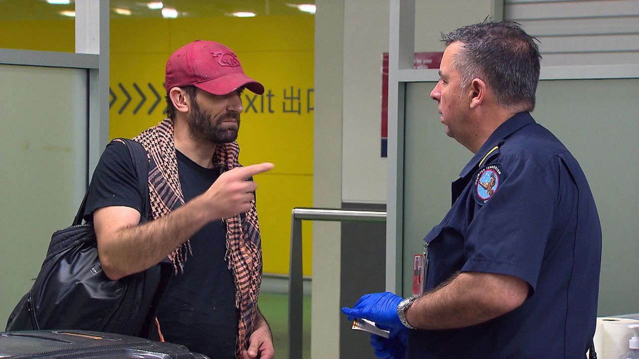 Die Beamten entdecken in Brisbane einen lebensgefährlichen Drogenschmuggel: ... - Bildquelle: Seven Productions 2018