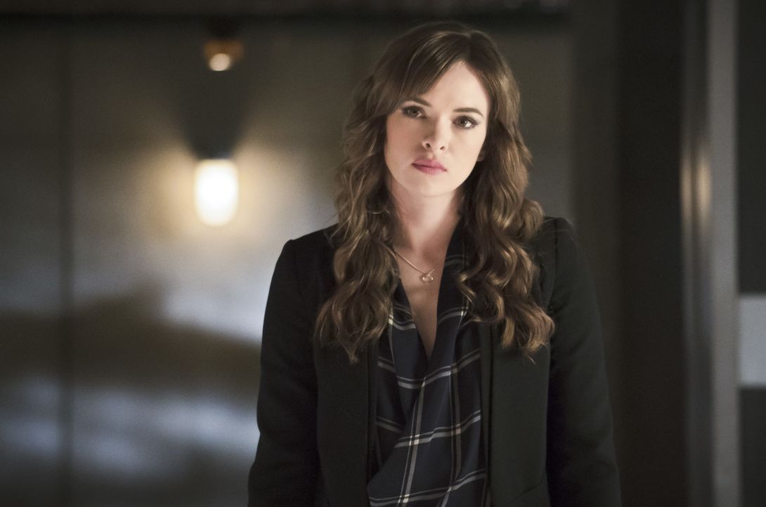 Erneut versucht Caitlin (Danielle Panabaker), an die menschliche Seite von Zoom zu appellieren. Aber hat er überhaupt noch etwas Gutes in sich? - Bildquelle: Warner Bros. Entertainment, Inc.