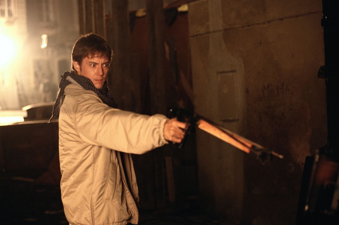 Für seine große Liebe Elizabeth geht Luke (Jason London) bis ans Äußerste und nimmt den Kampf gegen die Blutsauger, die sie gefangen halten, auf ...... - Bildquelle: Buena Vista Home Entertainment, Inc. All rights reserved