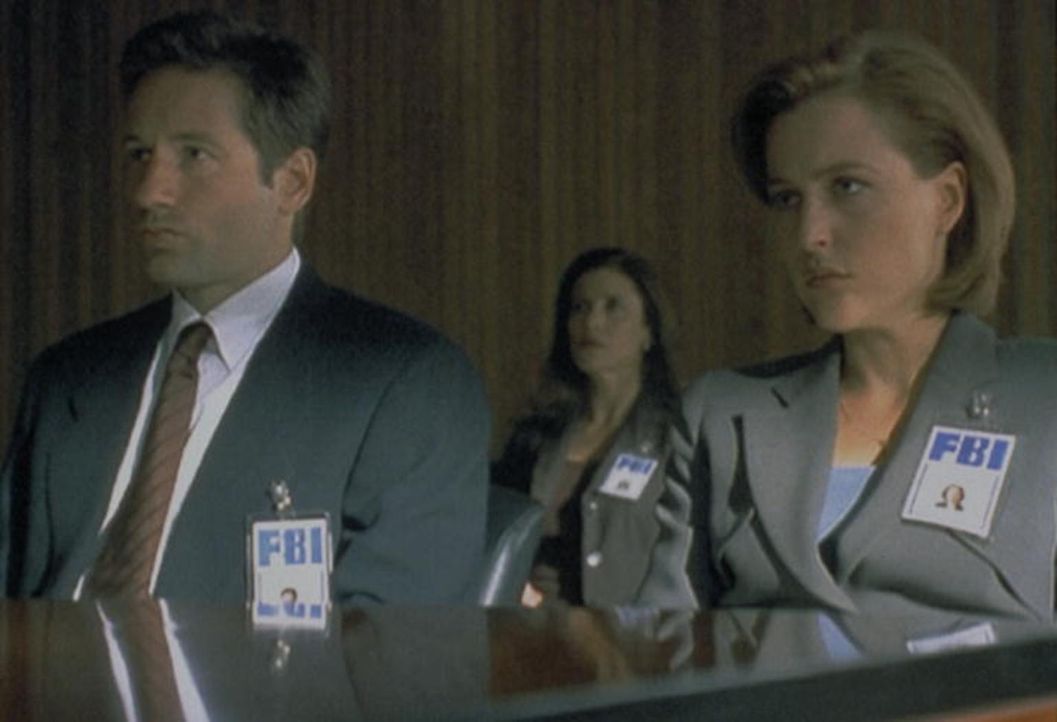 Mulder (David Duchovny, l.) und Scully (Gillian Anderson, r.) müssen sich vor einem Untersuchungsausschuss des FBI wegen ihres Antarktis-Abenteuers... - Bildquelle: TM +   2000 Twentieth Century Fox Film Corporation. All Rights Reserved.