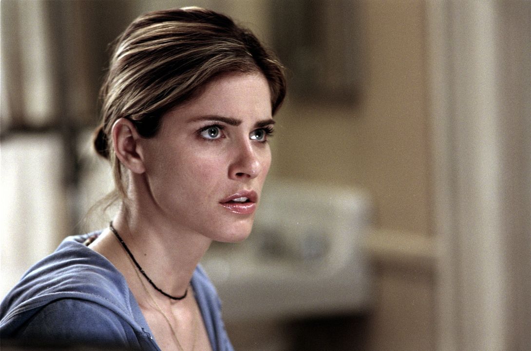 Callgirl Paris (Amanda Peet) lässt das Sündenbabel Las Vegas mit der gestohlenen Kohle eines Freiers hinter sich, um im Süden ein neues Leben zu beg... - Bildquelle: 2003 Sony Pictures Television International. All Rights Reserved.